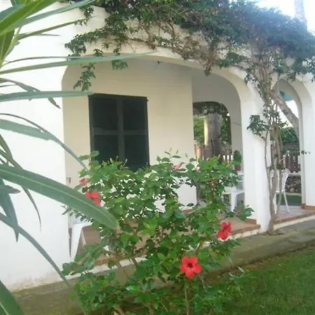With Garden And Swimming And Appartamento Cala Blanca (Menorca)