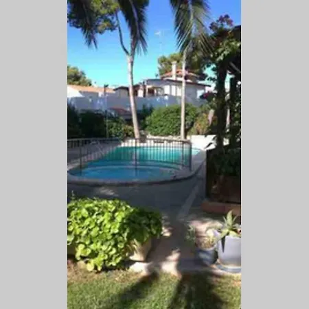 With Garden And Swimming And Lägenhet